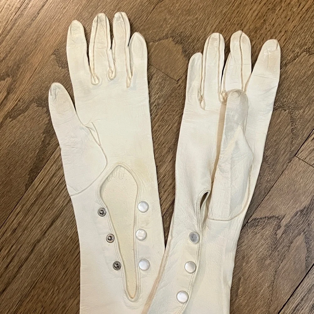 Vintage French White Kid Leather Opera Gloves Size 5.5 Pearl Snap Wrist